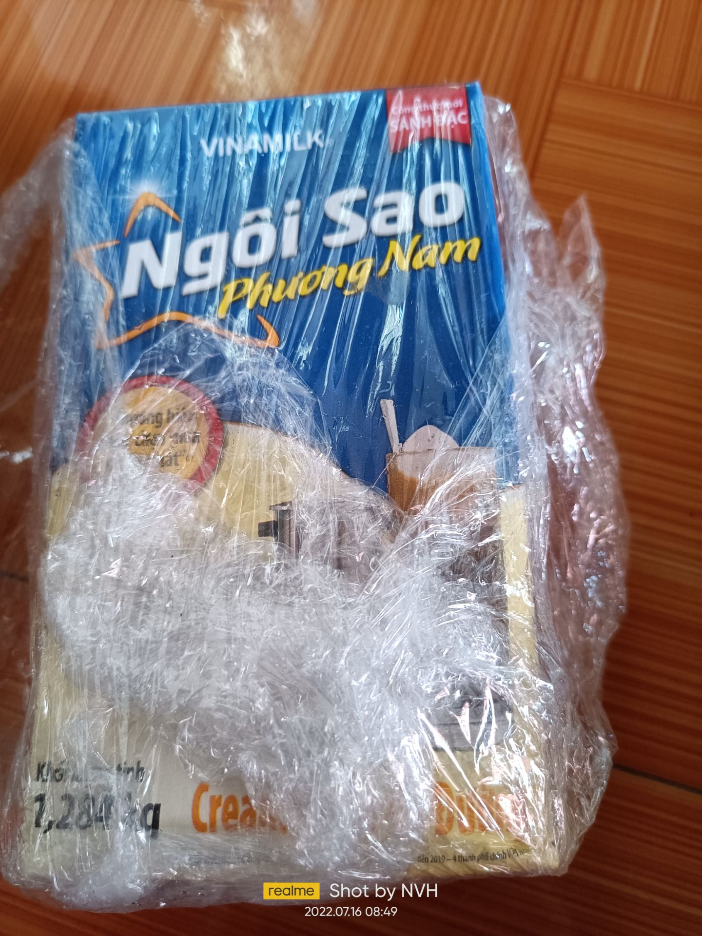 đóng gói cẩn thận,ship hàng siêu nhanh và thân thiện. hàng mới date xa tận 1 năm thoải mái dùng giá cũng ổn áp hơn ngoài tiệm