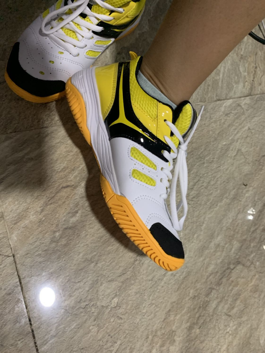 Đi êm chân và nhẹ nhàng. Thiết kế nữ tính hơn chút thì tuyệt vời. Đi êm chân và nhẹ nhàng. Thiết kế nữ tính hơn chút thì tuyệt vời.