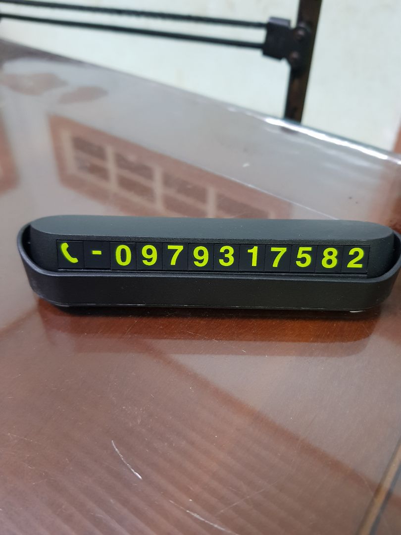 Hàng đẹp và rẻ. Giao hàng cực nhanh. Đặt 2 cái, nhận dc 2 loại số khác nhau chút.  1 loại số thường và 1 loại số in đậm,  bự hơn và có phản quang. Nói chung với giá 15k dc như vậy là quá ok. Cực kì hài lòng.