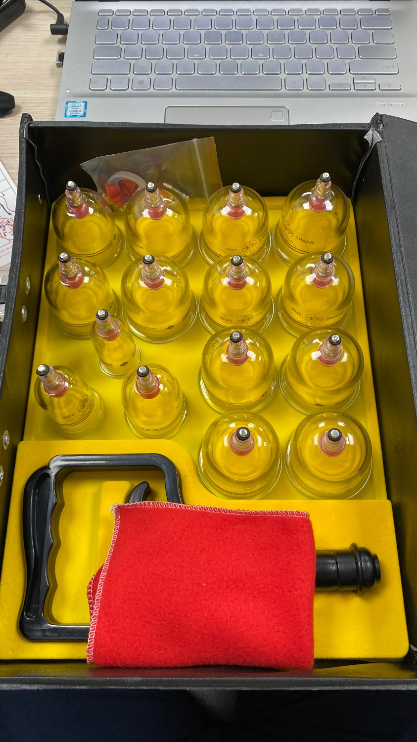 Cho hỏi sao không có cọng dây nối dài để tự giác hơi sau lưng như trong hình mô tả vậy shop