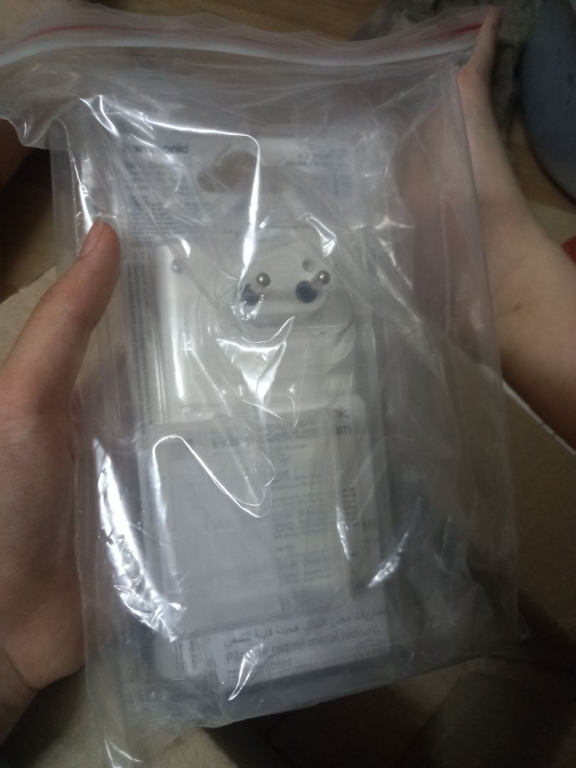 vận chuyển lẹ, áp mã giảm giá với thêm sale nhẹ nên cũng oke lắm. Hàng gói kỹ 1 túi zip với 1 lớp nilon, có thông tin sản phẩm đàng hoàng, uy tín. Tháo vỏ dễ dàng, cầm chắc tay, về sạc thêm nhiều tí tại mới mở vỏ thì pin nó íu á :')))