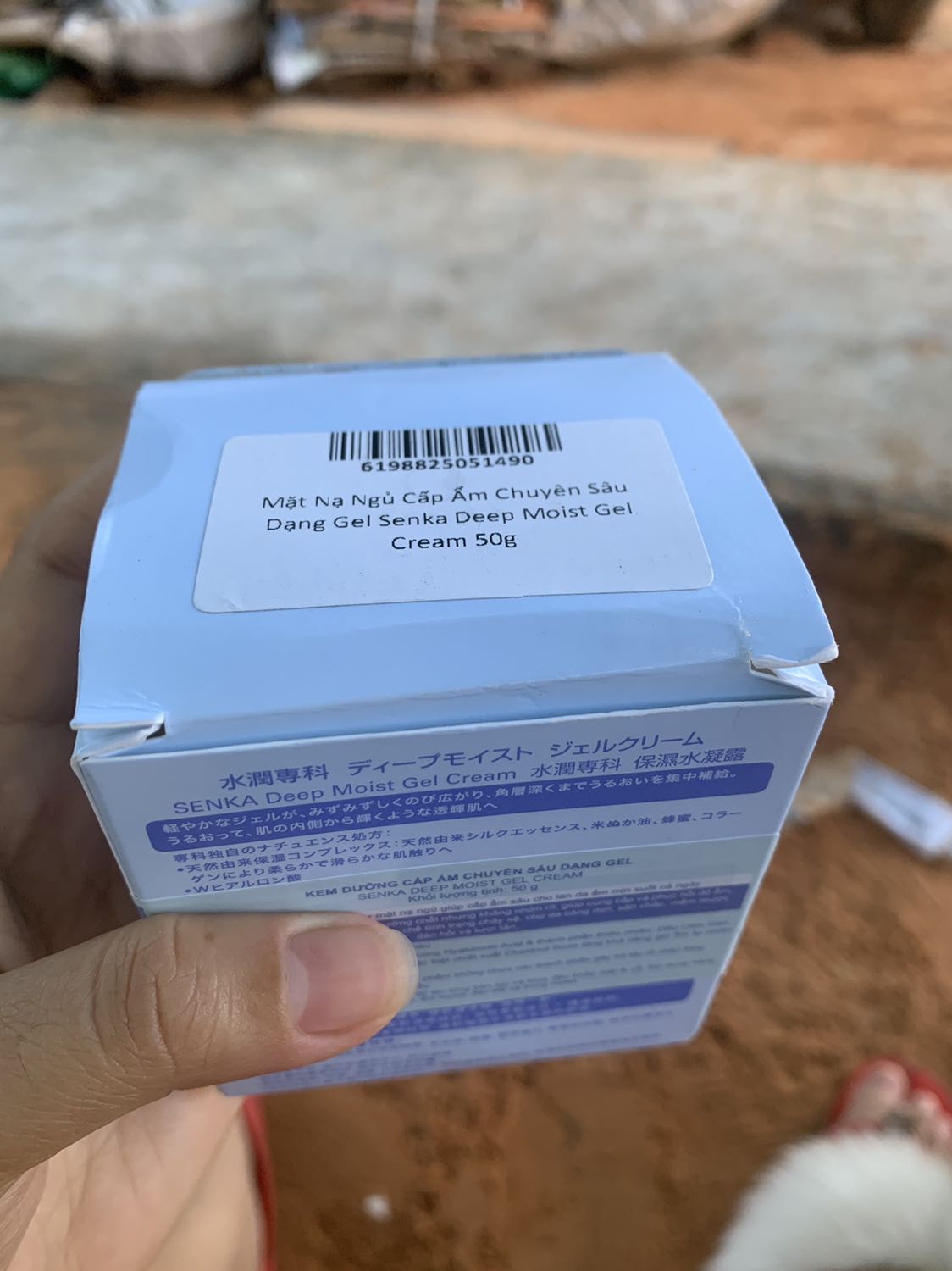 Cách đóng gói cực kỳ tệ, ko hề có miếng sốp hay giấy gói hàng bên trong để chống sốc. Hộp mặt nạ chẳng có tem niêm phong và có dấu hộp đã mở sẵn móp méo, lấy ra thì còn vết trầy rất nhiều giống như hàng đã qua tay rất nhiều người, tin tưởng đặt hàng tại tiki nhưng nhận hàng cực kỳ thất vọng