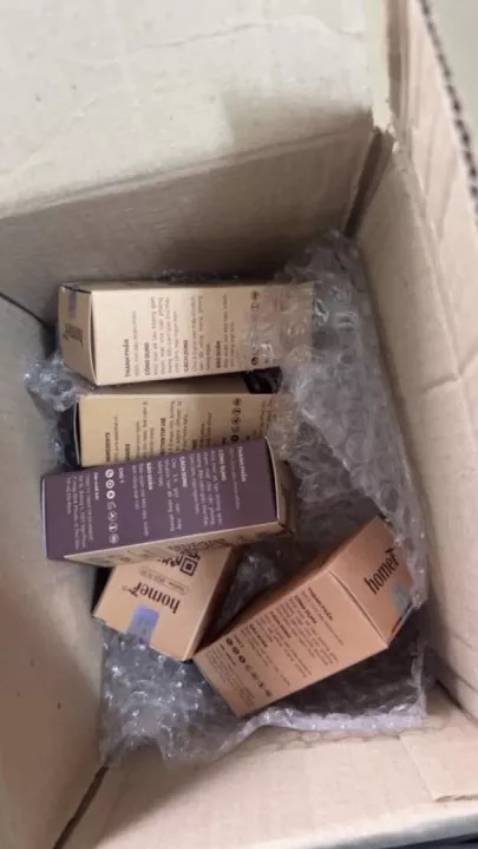 Orders Complete. thank you for the free item!😍
The oil is thick and seems pure. The smell is relaxing and calming. Good for rooms and scent diffusers.