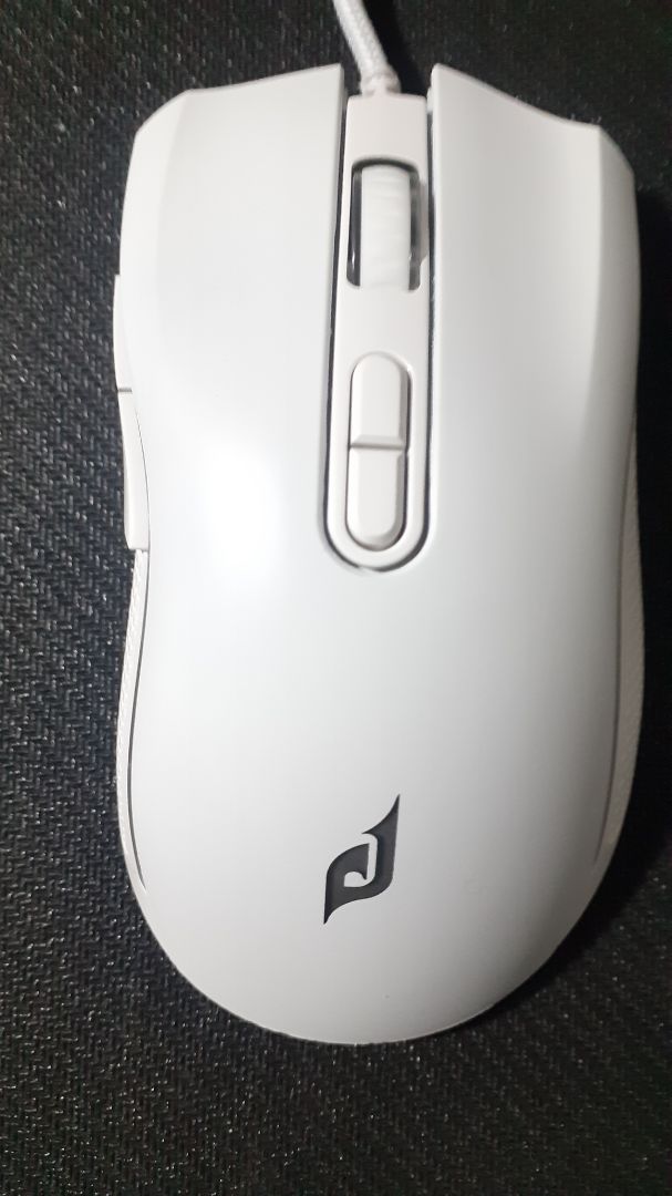 đặt chuột đen mà lại giao chuột trắng. sản phẩm tốt, led rgb đẹp