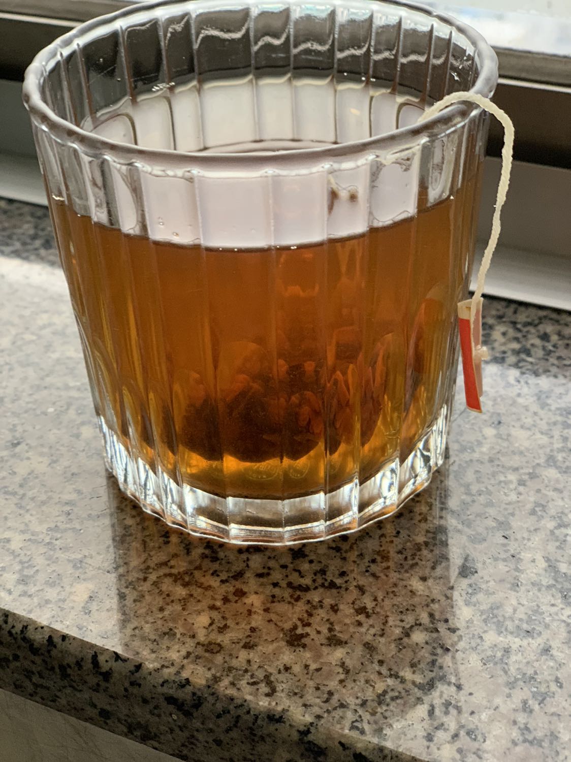 Trà quế và bột quế rất ngon, bột quế mình mở ra rất thơm nếm thử có vị ngọt nhẹ và tê tê của quế :)) Trà thì rất vừa miệng có mùi quế cam thảo và ngọt của cỏ ngọt. Shop đóng gói chu đáo dễ thương còn tặng thêm gói trà và vỏ quế nữa. Cám ơn shop nhé 1 spham rất việt và thân thiện mtruong hihihi :) Bạn nào yêu quế nên thử nha. À bột quế này làm bánh là hết sẩy nha :))