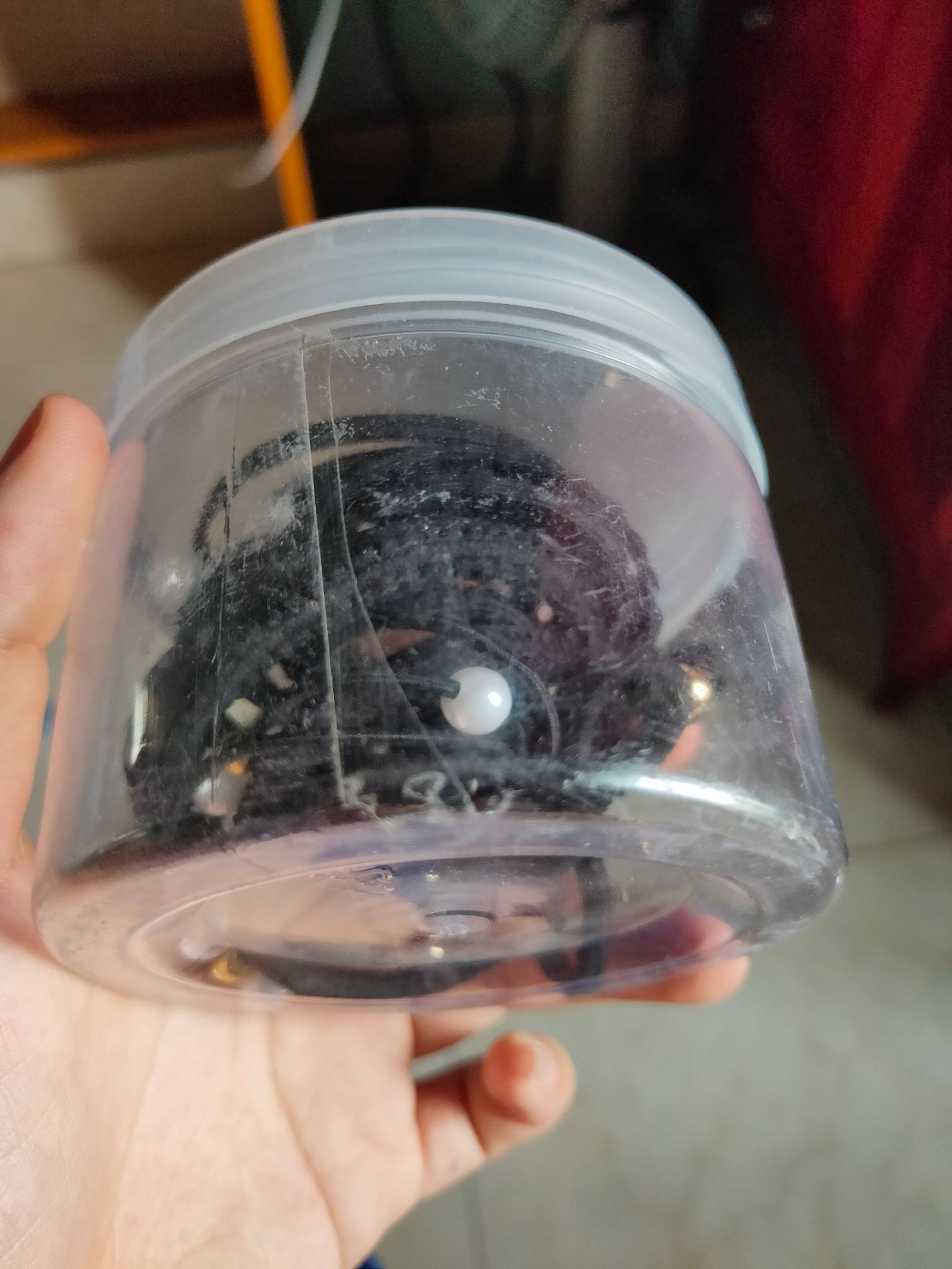 Hồ dùng cụ, có vài dây buộc còn suýt đứt luôn, thể mà tui định tặng sinh nhật nhỏ em chứ, hichic