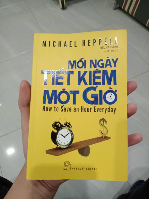 Cuốn sách ngắn gọn, dễ hiểu, nhiều kĩ thuật giúp chúng ta tiết kiệm thời gian quý báu. 
Xin trích lại lời kết của cuốn sách:
"Chúng ta chỉ tồn tại trên trái đất trong một khoảng thời gian có hạn, và chẳng ai biết là bao lâu. Thế nên có lẽ vấn đề không nắm ở chỗ giành được thêm 1 giờ mỗi ngày mà là giành được từng khoảnh khắc của cuộc sống".
Cảm ơn tác giả và nhà sách tiki đã đem đến cho tôi một cuốn sách hay.