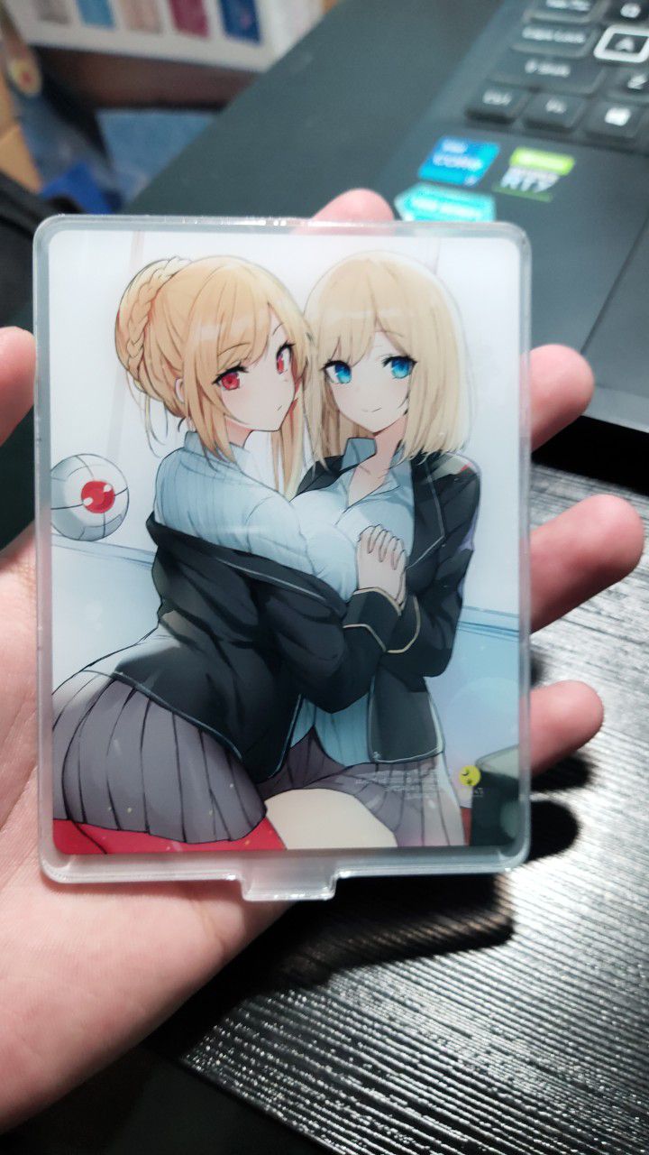 Sách được đóng gói rất kĩ ( như xác ướp), giao nhanh, đủ quà :3