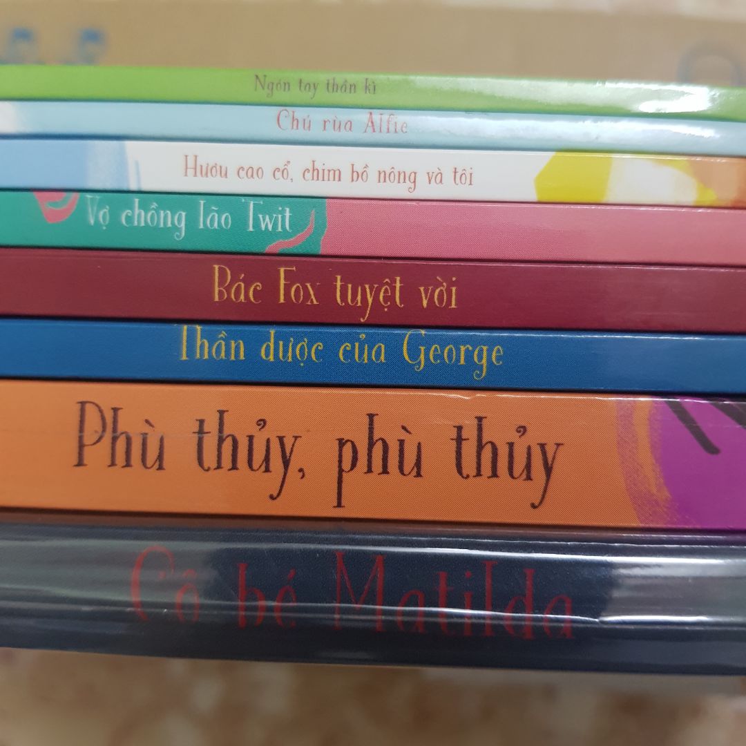 tiki giao hàng nhanh, trong dàn sách cuốn này lạc loài có bọc seal, chưa đọc nên ko bàn về nội dung của sách.