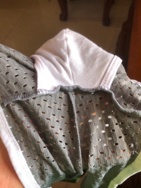 Ưu điểm: chất liệu vải co dãn tốt, thoáng mát, mặc vào quần giúp nâng đỡ bộ phận cơ thể không như quần lót thông thường toàn ép lại không thoải mái, rất phù hợp để mặc khi đi ngủ.
Nhược điểm: lúc mới mua thì quần có mùi hơi hắc nhưng hoàn toàn biến mất sau khi giặt. Vì chất liệu vải co dãn và lớp vải bên trong là máu trắng nên mỗi khi giặt thì cần giặt bằng tay để không làm hỏng chất vải. Giá thành hơi đắt nhưng chất lượng rất tuyệt vời
Đánh giá chung: 8.5/10