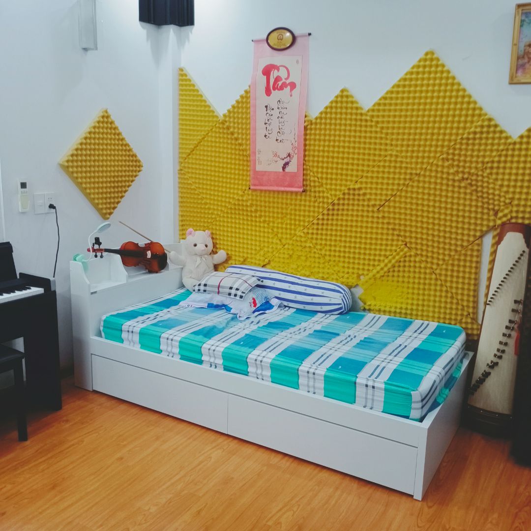 10 điểm cho Tiki nha. Đặt tối chủ nhật, sáng t2 đã giao mặc dù ko hề trả phí giao siêu tốc. Freeship tận nhà, free lắp đặt tận phòng. Cái tủ gầm giường lớn hơn tưởng tượng. Nhét được đủ thứ đồ, tiết kiệm không gian cho căn phòng nhỏ 👏👏👏
Ưng cái bụng hết sức ☺☺