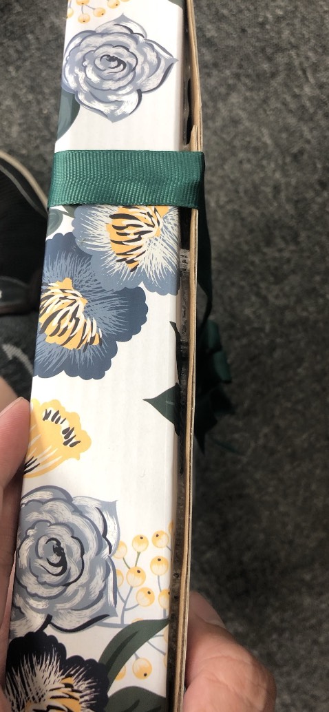 Vì chồng mình thích quyển sách này nên mình mua tặng chồng dịp Noel. Bìa sách và nội dung tuyệt vời, mới lạ. Dịch vụ của Tiki rất tốt, giao nhanh, gói quà đẹp và chắc chắn. Đặt gần 11h mà 12h đã có rồi. Cám ơn Tiki.