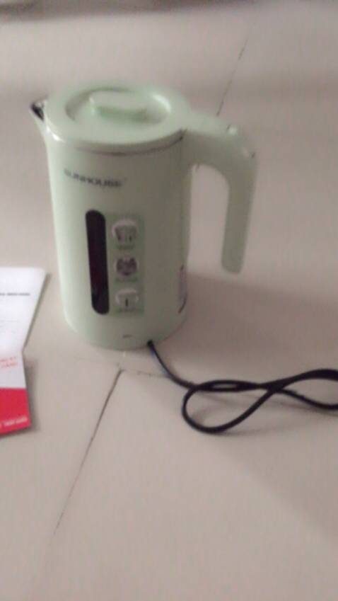 Bình đun rất ưng ý đúng như mô tả, inox bên trong sáng không tỳ vết, màu lá rất thích,dây điện hơi ngắn, chưa dùng qua không biết có bền,bình thấy cứng cáp đẹp nên cho shop 5 sao