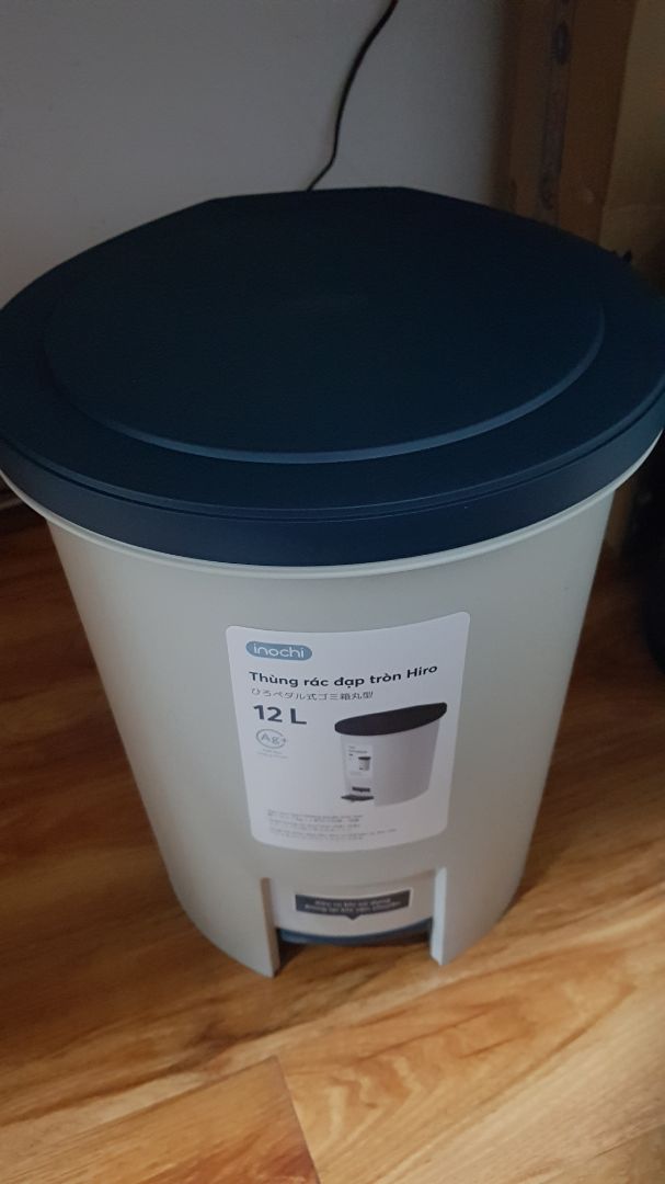Thùng rác nhựa Inochi nắp đậy tròn đạp chân mẫu mã đẹp, giá sale ok. Thanks!