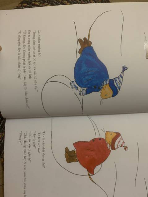 sách ít chữ con dễ hiểu, đầu tiên mình nghĩ sao nó đơn giản quá. nhưng mà như vậy bé lại rất nhớ và chăm chú nghe