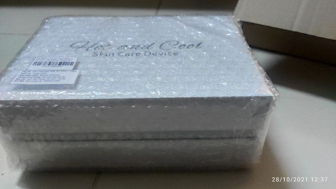 shop đóng gói kĩ và đẹp , máy có cả thẻ bảo hành nữa có cả thông tin liên hệ cửa hàng , máy xịn thật.