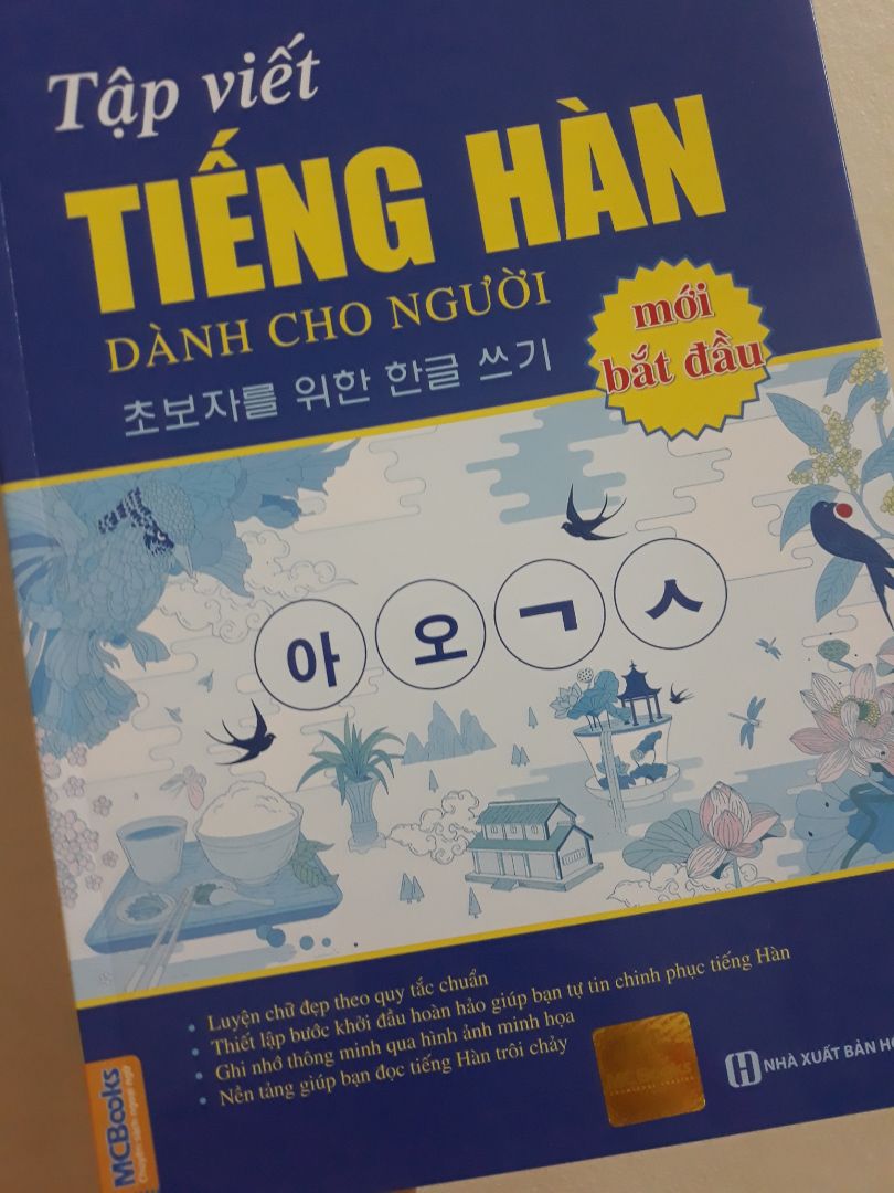 Thật sự rất rất hài lòng về sách cũng như dịch vụ giao hàng bên tiki luôn ạ. Mình khuyên các bạn, bạn nào đang có ý định học tiếng hàn nhưng đang mùa dịch không thể đi đâu học được thì nên mua quyển này thêm quyển " Tự học tiếng hàn cho người mới học" về học nha . vừa học vừa luyện chữ cho người mới rất hiệu quả luôn ấy Thật sự rất rất hài lòng về sách cũng như dịch vụ giao hàng bên tiki luôn ạ. Mình khuyên các bạn, bạn nào đang có ý định học tiếng hàn nhưng đang mùa dịch không thể đi đâu học được thì nên mua quyển này thêm quyển " Tự học tiếng hàn cho người mới học" về học nha . vừa học vừa luyện chữ cho người mới rất hiệu quả luôn ấy