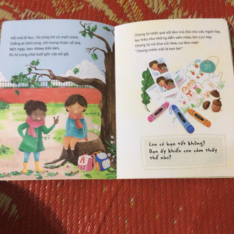 Sách hay nên mua, hình ảnh đẹp và rất nhân văn. Kể về phản ứng của bạn nhỏ khi thấy bạn khác gặp vấn đề cần giúp đỡ, qua đó các bé hoc cách động viên, đồng cảm và sống gần gũi thân thiện với các bạn cùng lứa