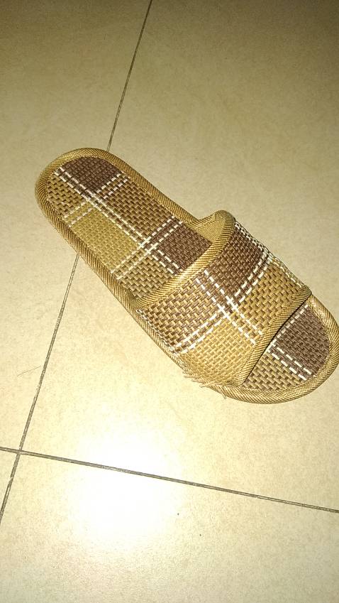 Mua 3 đôi, một đôi cỡ to hơn vừa đi đc một ngày thì bị hỏng, đề nghị nhà bán hàng đổi lại. Đây là hình ảnh của SP.