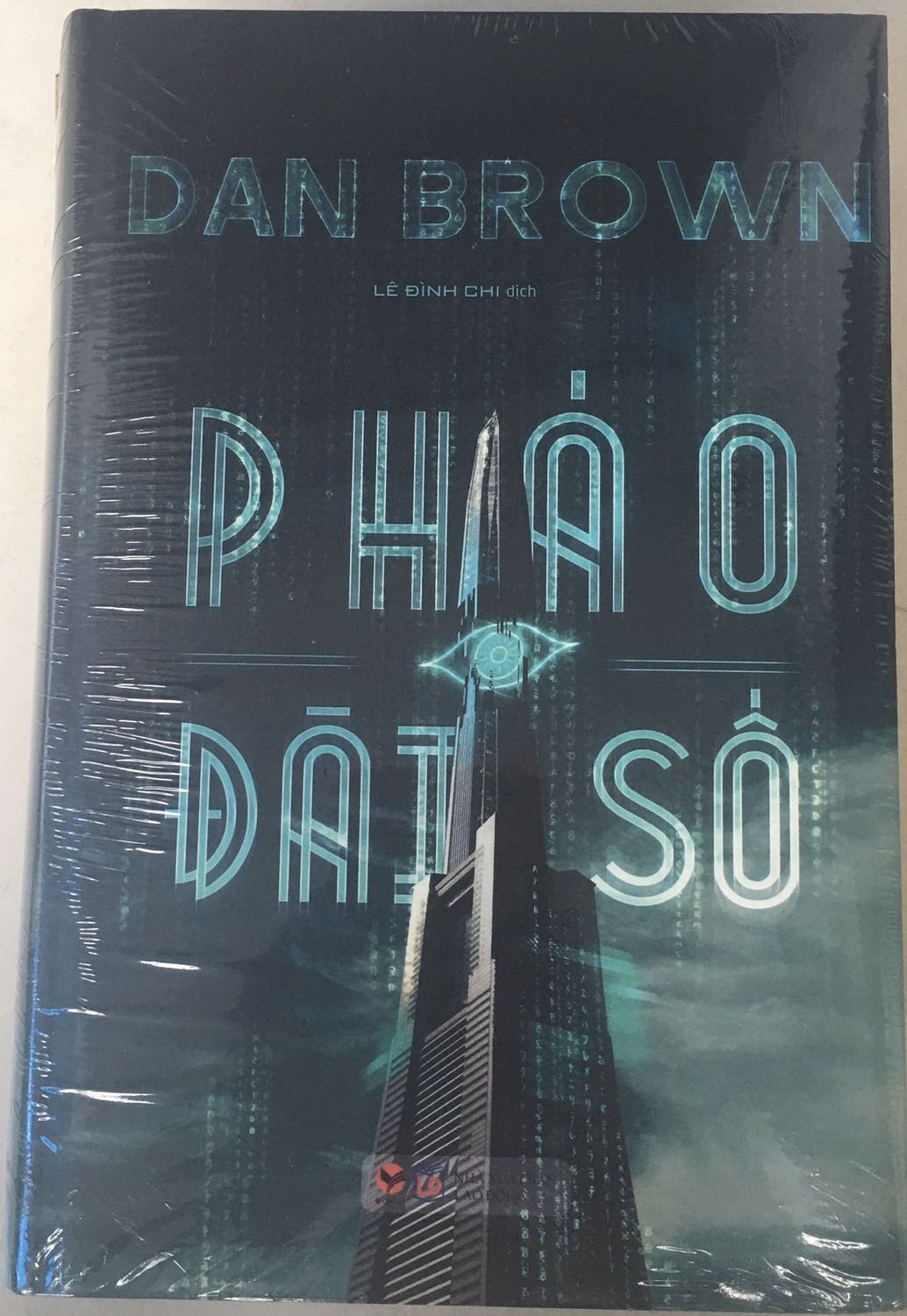 Mình không nghĩ sách dày như một cuốn từ điển. Không biết mình sẽ đọc xong trong bao lâu nhưng trước mắt khi nhận sách được bọc bookcare là mình đã ưng rồi. Cực thích cách làm việc này của Tiki. Chúc Tiki luôn thành công!