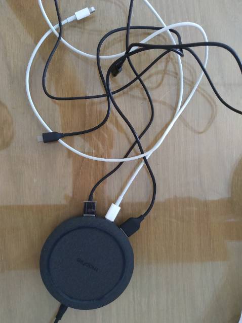 Sạc có dây nhanh, ổn định, còn chức năng sạc không dây sạc qua đêm pin chỉ lên được 80-85% và sạc không dây rất chậm(sạc cho iphone14)