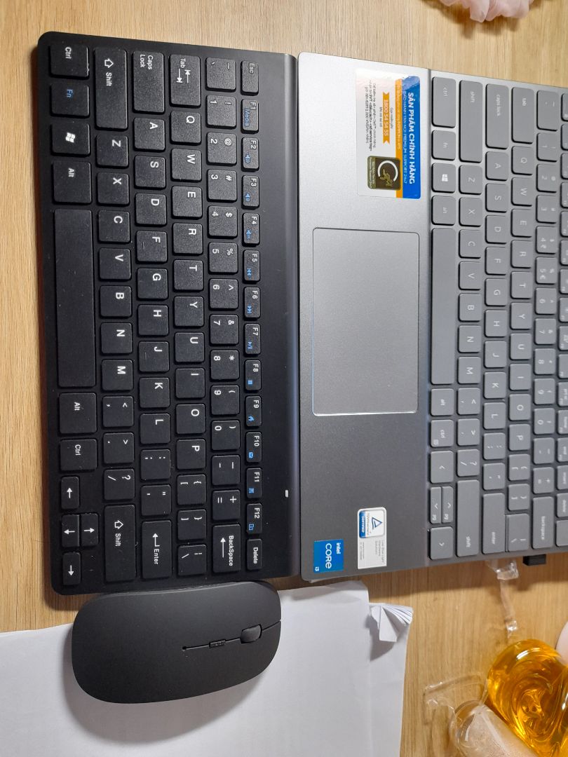 tạm được 
bàn phím gõ khá giống bàn phím laptop 
chuột bấm k kêu, tuy nhiên k độ di chuyển không nhạy lắm