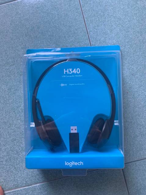 Sản phẩm lần đầu bị lỗi do nhà cung cấp, Tiki đã hỗ trợ nhiệt tình để đổi và nhận được hàng một tuần sau đó. Sản phẩm nhận được tuy bị mốp một chút có thể do vận chuyển đường dài, rất may không ảnh hưởng đến sản phẩm. Về trải nghiệm, sản phẩm rất tốt cả về âm thanh và mic, mình đã *** thử rất ok. Cảm ơn Tiki và shop nhiều.