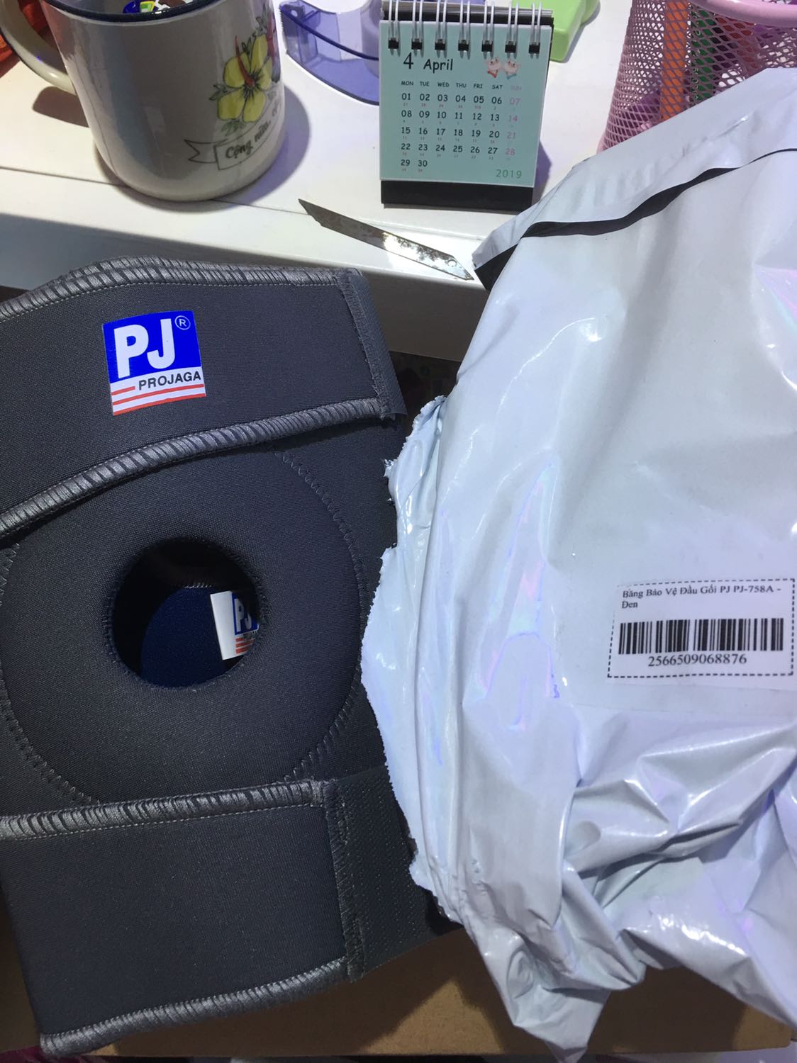 - LẦN 1 : GIAO 1 đống sợi dây cao su không phải băng gối
- LẦN 2 : GIAO MÀU XÁM trong khi đó đặt màu đen ngay từ đâu rồi. 
KO CHUYÊN NGHIỆP, KO TRÁCH NHIỆM KIỂM HÀNG