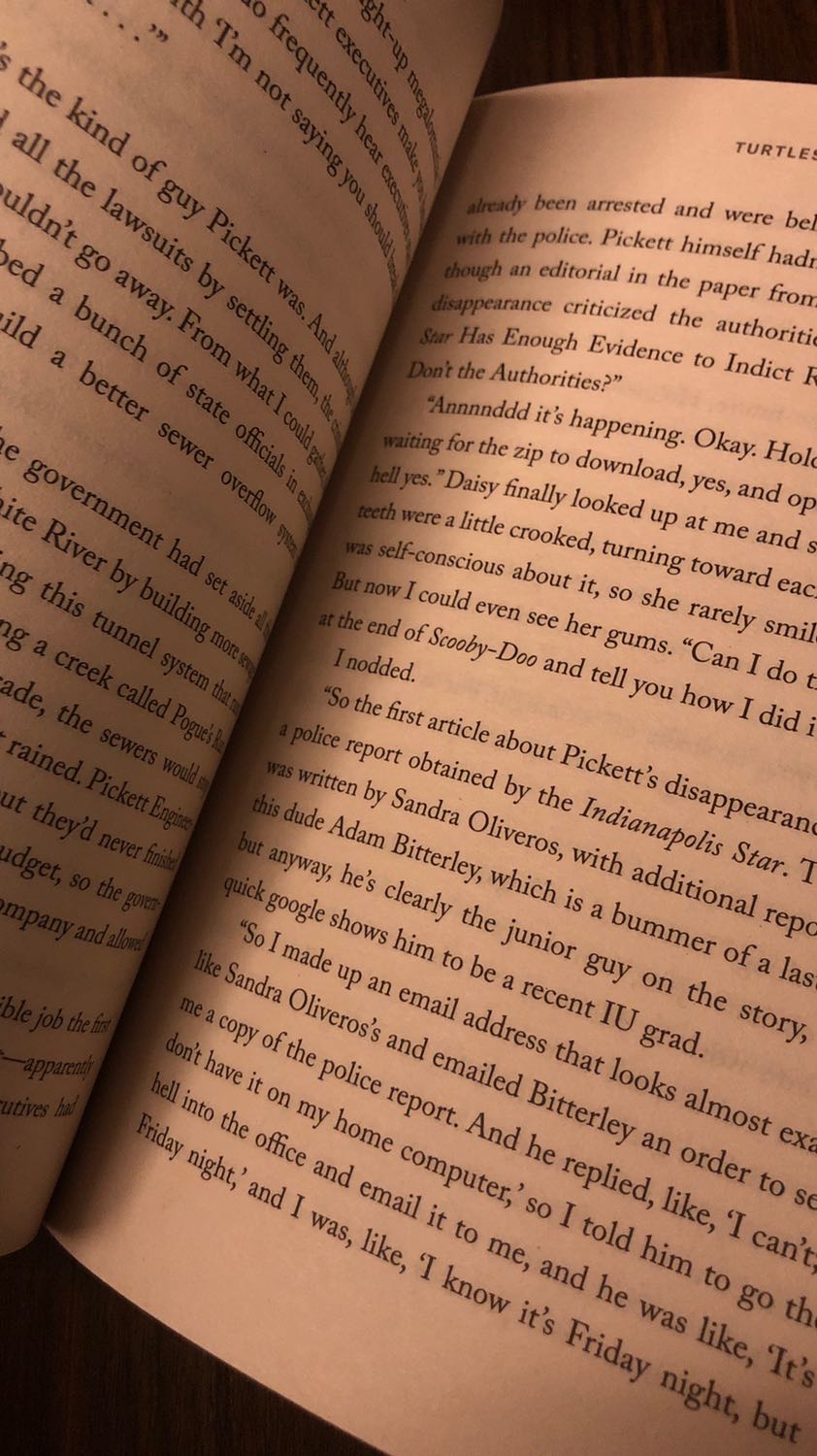 Sách đẹp, tiki giao nhanh hẳn 3 ngày lun, bạn nào thích John Green chắc chắn sẽ thích quyển này nhé, lời khuyên của mình là đọc chậm thôi, một số đoạn vừa đọc vừa nghĩ sẽ thấy thú vị cực kì luôn ý