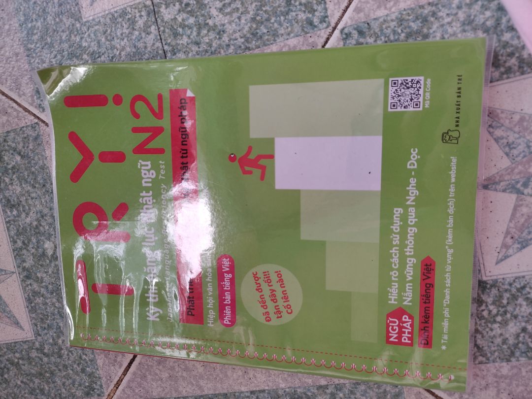 Sách hay, vì mình có bookcare nên được bao sách đỡ bị dỡ hơn 2 cuốn trước của mình. Phần giải thích rõ ràng, sau mỗi phần ngữ pháp đều có 1 bài thực hành nhỏ, và sau khoảng 8 ngữ pháp sẽ có 1 bài ôn tập. Mình đã mua sách này từ suốt quá trình học N4-N2 và sẽ tiếp tục giới thiệu cho người quen.