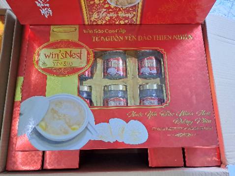 Giao hàng sớm hơn dự kiến. Anh Shipper rất dễ thương. Sản phẩm y hình, nhà bán uy tín. Có kèm theo Túi đựng nữa, thích hộp làm Quà Biếu rất lịch sự. Nhà mình mua 1 lúc 2 combo luôn, loại đường phèn và nhân sâm. Sẽ ủng hộ tiếp tục Shop này.