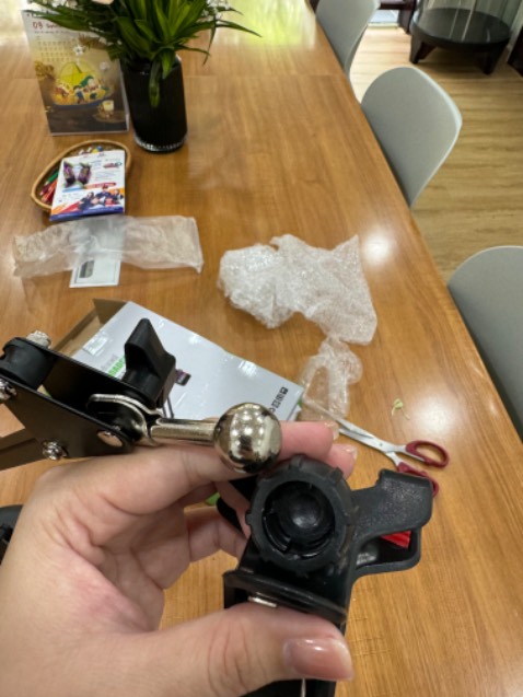 Không khớp với nhau, bị tuột ra không sử dụng được, vui lòng liêm hệ lại giúp tôi.