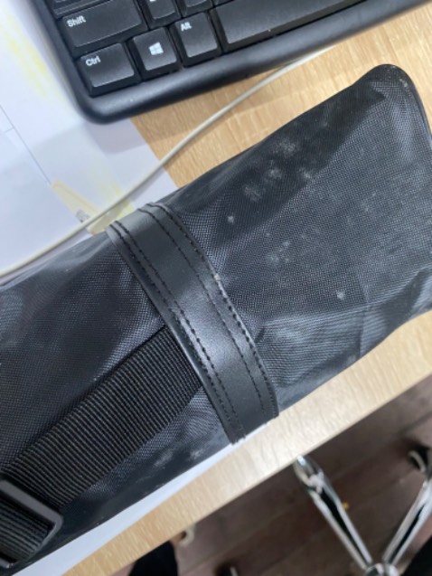 Chân máy thì em chưa dùng thử nhưng mà shop giao cho em cái túi mốc meo quá ah