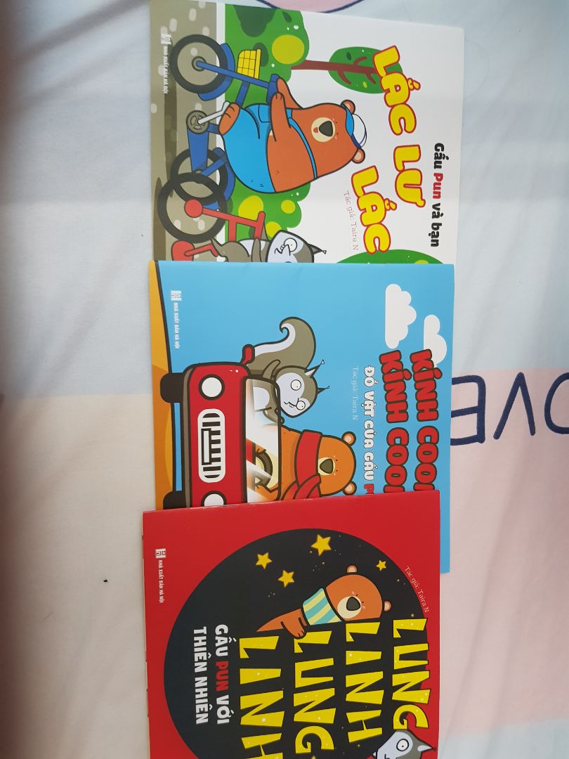 bé nhà mình rất thích cuốn lắc lư lắc lư, lúc nào đọc sách cũng bắt mẹ đọc cuốn này 2-3 lần