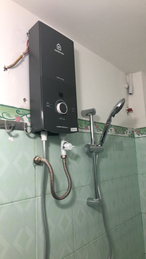 Thời gian làm nóng rất nhanh, nước được bơm mạnh hơn chút. Máy êm. Quan trọng hơn hết là view khá đẹp và sang trọng. *** chống giật hoạt động tốt nha.