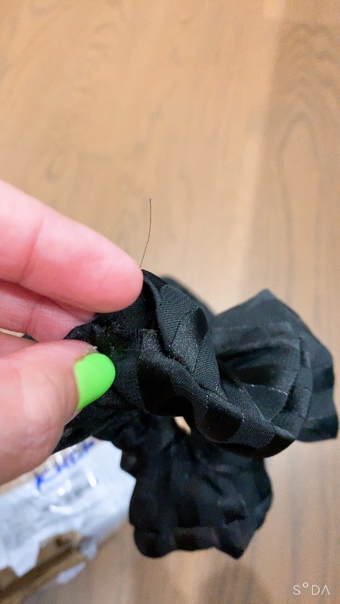 Đã nhận hàng. Nhưng bị rách , 1 lỗ 🕳️ lũng mà cũng giao 😡😡