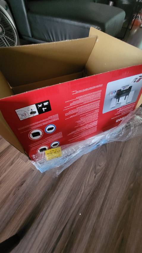 Đặt hàng và máy in về cái vèo sau 3 tiếng, giao siêu nhanh.
Bước đầu mình lắp đặt xong và in thử thấy okay, hi vọng máy dùng sẽ ngon lành.