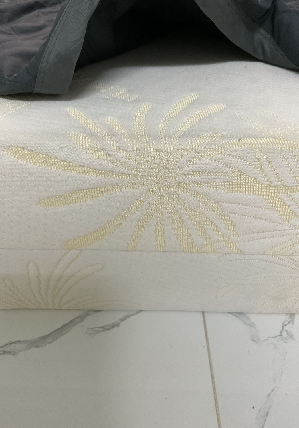 độ mềm vừa phải, k quá cứng cũng k quá mềm. nằm rất thoải mái.