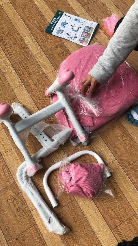 ghế mới được đóng trong thùng chưa lắp ráp . có giấy hướng dẫn nên việc giáp không quá khó khăn . ghế chác chắn . chỉnh được rất cao