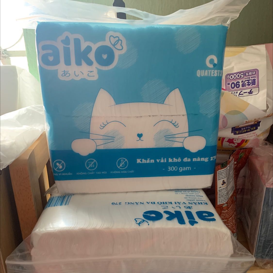 Khăn khô đa năng dùng lau cho bé sơ sinh rất thích, vải mịn thấm nước nhanh. Gói bự siêu rẻ thay vì dùng bịch khăn giấy ướt, rất tiết kiệm! các mẹ có bé sơ sinh nên mua ạ!!