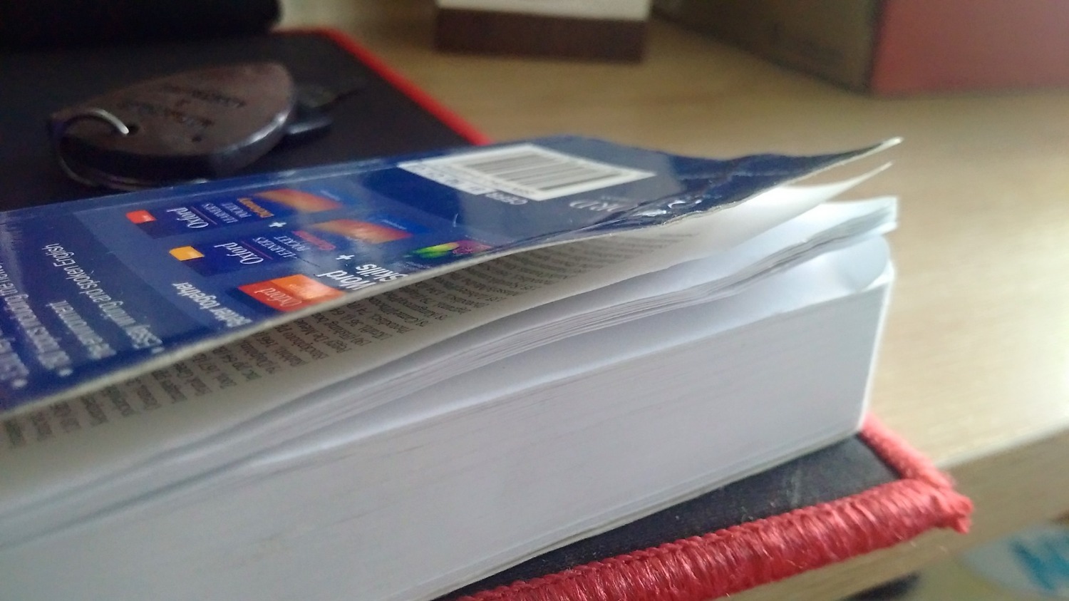 Mình vừa nhận được vào trưa nay. Sách bị quăn góc, bìa gãy, giấy 1 số trang còn bị nhàu. cảm giác như mua phải 1 quyển đã qua sử dụng vậy. Hình thức khá tệ. Hoàn toàn ko hài lòng về chất lượng sách nhận được lần này.