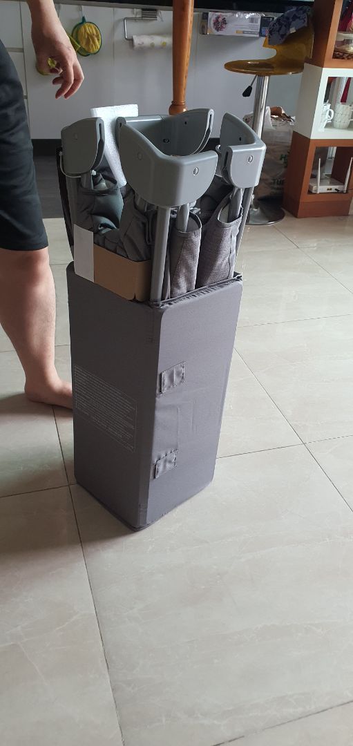 tiki giao rất nhanh nha. chất lượng của cũi joie thì khỏi bàn 😊