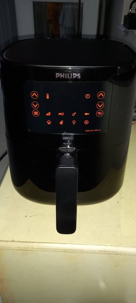 Giao đúng như hình quảng cáo. Rất hài lòng. Sử dụng đc 2 ngày: chiên khoai tây French Fries kiểu Pháp, chiên tàu hủ. Sp tốt, giá cả phải chăng giảm giá 2,3tr. Vừa cho gđ 2-3 ng. Các bạn nên mua để ăn giảm dầu mỡ. Vành Khuyên cũng dùng nồi tương tự. Dù Made in China, nhưng hàng HàLan nên chất lượng tương đối tốt. Cho shop 5 sao.  
GH từ tế, bao bì cẩn thận.