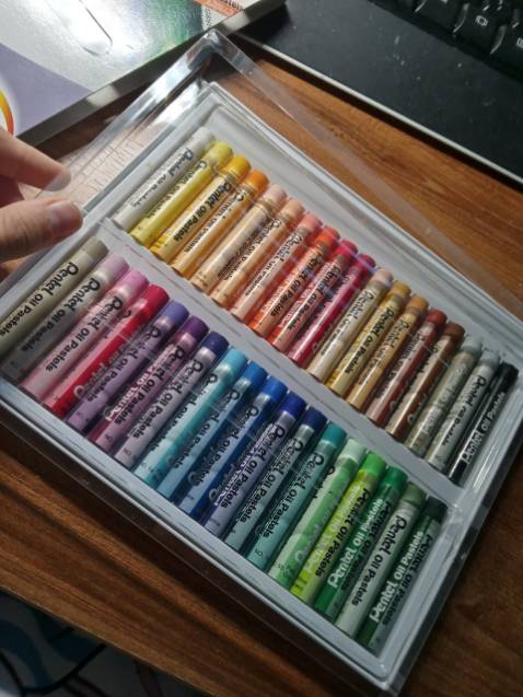 sản phẩm tốt, bao bì đẹp, tô màu siêu đẹp luôn. Màu giống hình. OK lắm nha các bạn