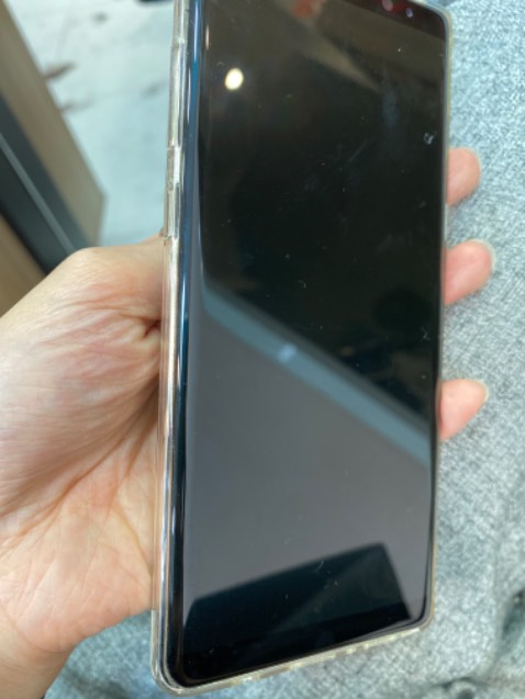 Ốp mỏng nhẹ cầm chắc tay, ôm sát viền đt lên phía cạnh cong bo luôn, đã từng mua rồi dùng cả năm luôn nhưng hơi ngã vàng rồi nên thay áo mới cho năm mới nè. Giao nhanh gói kỹ, shipper nhiệt tình vui vẻ thân thiện, thanks all