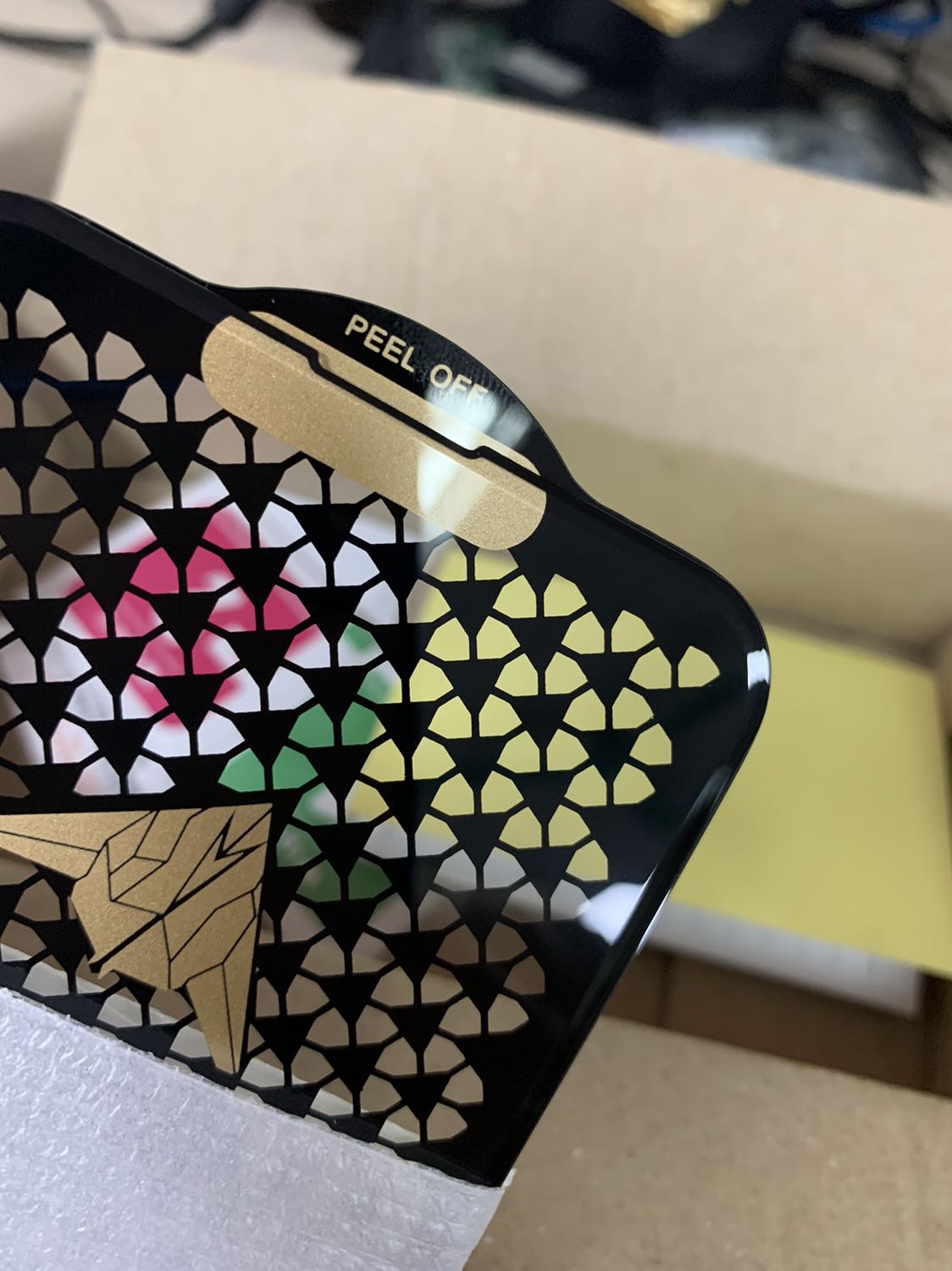 Đã nhận được miếng dán cường lực. Hàng đóng gói cẩn thận, shop còn tặng thêm mấy đồ nhỏ nhỏ xinh xinh nữa.