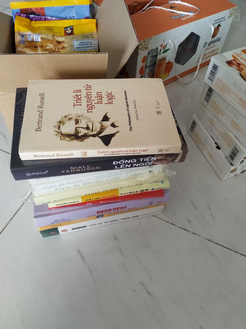 Đóng gói kỹ quá. Thk shop. Ai học triết cũng biết Bertrand Russell mà, nhà toán học kiêm triết gia sáng lập trường phái triết học phân tích mà đạt giải Nobel văn học giống Camus và Sartre bên trường phái Hiện sinh. Hi vọng cuốn này dịch hay.