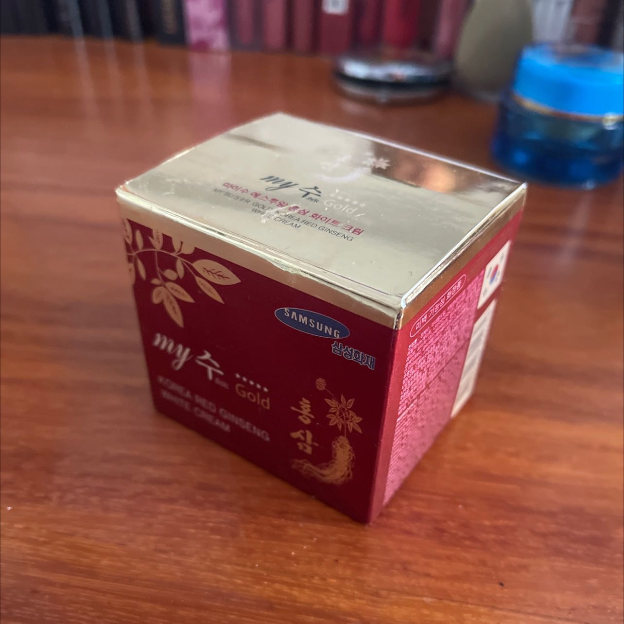 Ko bị dị ứng. Mình sài 1 thời gian rồi rất rất mịn da v trắng da nữa. Sẽ ủng hộ shop hoài lun