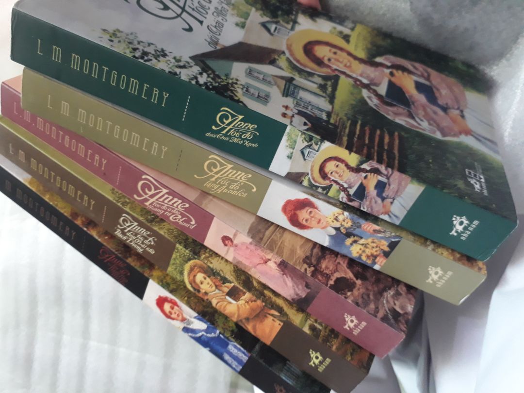 Cảm ơn shop đã gói hàng chu đáo, sách đến tay không bị vấn đề gì cả. Bộ này bìa quá đẹp nên mình gắng mua hết đây 🌻. Còn 3 quyển nữa đợi 10/10 lại mua bên shop.