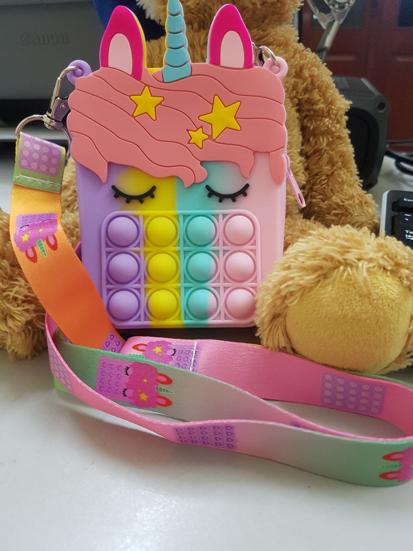 Mình vừa nhận hàng xong, shop ship hàng nhanh thần tốc. Túi cute lắm, bé nhà mình rất thích, thoải mái đeo đi chơi đựng lì xì tết này.